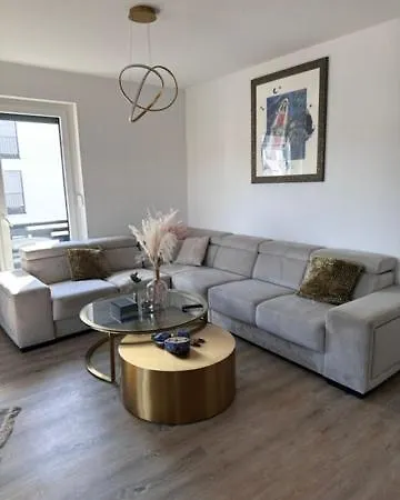 Modern Near Airport Apartment *